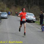 Velikonoční běh navštívili hvězdní běžci z celého kraje. Broušené vázy za vítězství odvezli Vaš a Šindelářová do Budějovic