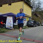 Velikonoční běh navštívili hvězdní běžci z celého kraje. Broušené vázy za vítězství odvezli Vaš a Šindelářová do Budějovic