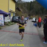 Velikonoční běh navštívili hvězdní běžci z celého kraje. Broušené vázy za vítězství odvezli Vaš a Šindelářová do Budějovic