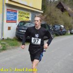 Velikonoční běh navštívili hvězdní běžci z celého kraje. Broušené vázy za vítězství odvezli Vaš a Šindelářová do Budějovic