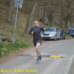 Velikonoční běh navštívili hvězdní běžci z celého kraje. Broušené vázy za vítězství odvezli Vaš a Šindelářová do Budějovic