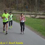 Velikonoční běh navštívili hvězdní běžci z celého kraje. Broušené vázy za vítězství odvezli Vaš a Šindelářová do Budějovic