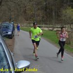 Velikonoční běh navštívili hvězdní běžci z celého kraje. Broušené vázy za vítězství odvezli Vaš a Šindelářová do Budějovic