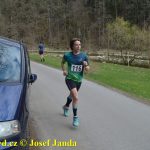 Velikonoční běh navštívili hvězdní běžci z celého kraje. Broušené vázy za vítězství odvezli Vaš a Šindelářová do Budějovic