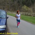 Velikonoční běh navštívili hvězdní běžci z celého kraje. Broušené vázy za vítězství odvezli Vaš a Šindelářová do Budějovic