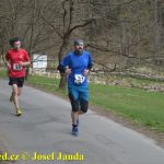 Velikonoční běh navštívili hvězdní běžci z celého kraje. Broušené vázy za vítězství odvezli Vaš a Šindelářová do Budějovic