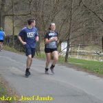 Velikonoční běh navštívili hvězdní běžci z celého kraje. Broušené vázy za vítězství odvezli Vaš a Šindelářová do Budějovic