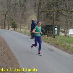 Velikonoční běh navštívili hvězdní běžci z celého kraje. Broušené vázy za vítězství odvezli Vaš a Šindelářová do Budějovic