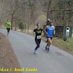 Velikonoční běh navštívili hvězdní běžci z celého kraje. Broušené vázy za vítězství odvezli Vaš a Šindelářová do Budějovic