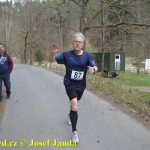 Velikonoční běh navštívili hvězdní běžci z celého kraje. Broušené vázy za vítězství odvezli Vaš a Šindelářová do Budějovic
