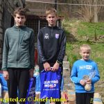 Velikonoční běh navštívili hvězdní běžci z celého kraje. Broušené vázy za vítězství odvezli Vaš a Šindelářová do Budějovic