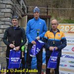 Velikonoční běh navštívili hvězdní běžci z celého kraje. Broušené vázy za vítězství odvezli Vaš a Šindelářová do Budějovic