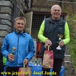 Velikonoční běh navštívili hvězdní běžci z celého kraje. Broušené vázy za vítězství odvezli Vaš a Šindelářová do Budějovic