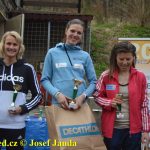 Velikonoční běh navštívili hvězdní běžci z celého kraje. Broušené vázy za vítězství odvezli Vaš a Šindelářová do Budějovic