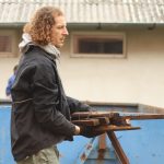 VIDEO: Dvorek knihovny ve Vodňanech se mění před očima. Dobrovolníci navlékli montérky