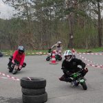 Mini motorky závodily u Podolského mostu