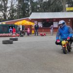 Mini motorky závodily u Podolského mostu