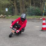 Mini motorky závodily u Podolského mostu