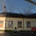 Hoří bývalá Velká hospoda v táborských Klokotech