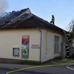 Hoří bývalá Velká hospoda v táborských Klokotech