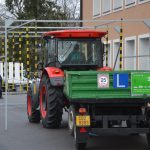 VIDEO: Studenti se utkali v jízdě zručnosti. Za volant traktoru usedly i čtyři dívky