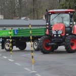 VIDEO: Studenti se utkali v jízdě zručnosti. Za volant traktoru usedly i čtyři dívky