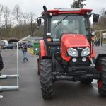 VIDEO: Studenti se utkali v jízdě zručnosti. Za volant traktoru usedly i čtyři dívky