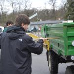 VIDEO: Studenti se utkali v jízdě zručnosti. Za volant traktoru usedly i čtyři dívky