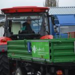 VIDEO: Studenti se utkali v jízdě zručnosti. Za volant traktoru usedly i čtyři dívky