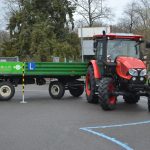 VIDEO: Studenti se utkali v jízdě zručnosti. Za volant traktoru usedly i čtyři dívky
