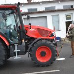 VIDEO: Studenti se utkali v jízdě zručnosti. Za volant traktoru usedly i čtyři dívky