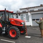 VIDEO: Studenti se utkali v jízdě zručnosti. Za volant traktoru usedly i čtyři dívky