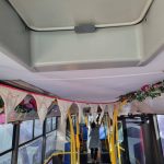 Autobus se v rámci Budějovického majálesu promění v umělecké dílo