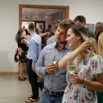 V galerii táborského divadla vystavuje obrazy Míša Langmajerová. Nejraději používá modrou