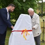 Pamětní deska v Milevsku připomíná, že tu Jára Cimrman vynalezl ventilátor