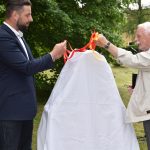 Pamětní deska v Milevsku připomíná, že tu Jára Cimrman vynalezl ventilátor