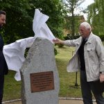 Pamětní deska v Milevsku připomíná, že tu Jára Cimrman vynalezl ventilátor