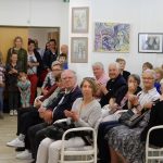 Dospělí žáci Teodora Buzu vystavují své práce v obřadní síni plánské radnice