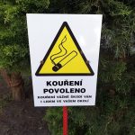 V areálu jindřichohradecké nemocnice mají kuřáci vyhrazeno sedm míst