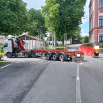 Ve Volarech srazil nákladní automobil chodkyni. Na místě zemřela