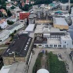 Na muže se při práci ve staré továrně ve Větřní sesunul krov