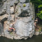 U Hluboké otevřeli další ferratu. Přístupná je z vody i autem