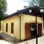 Nové návštěvnické středisko Chýnovské jeskyně má podobu historické výtopny lokomotiv