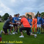 VIDEO: Žáci Táborska oslavili titul! Petřín je o pohár nepřipravil
