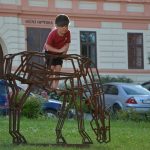 Umění má vyvolat emoci, říká autor soch koní, které zdobí volyňské náměstí