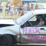 Řev motorů a řinčení plechů. Destrukční derby na letišti ovládli Strakoničtí