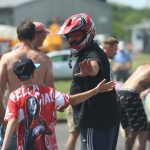Řev motorů a řinčení plechů. Destrukční derby na letišti ovládli Strakoničtí