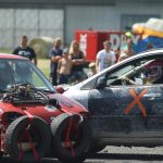 Řev motorů a řinčení plechů. Destrukční derby na letišti ovládli Strakoničtí