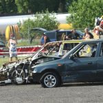 Řev motorů a řinčení plechů. Destrukční derby na letišti ovládli Strakoničtí