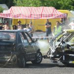 Řev motorů a řinčení plechů. Destrukční derby na letišti ovládli Strakoničtí